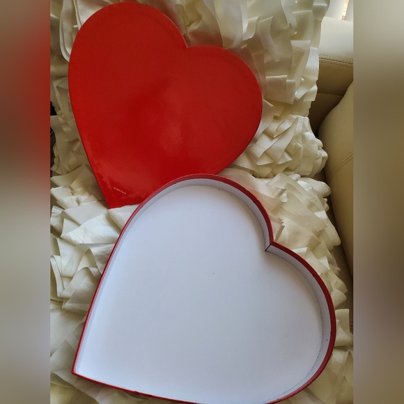 Leopard Print Heart Shaped Box - Picture 3 of 3